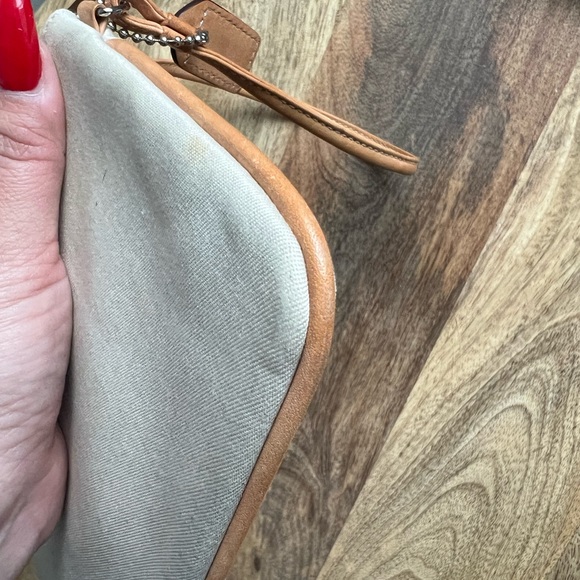 Coach SoHo Hampton Wristlet in Beige Canvas EUC - Picture 6 of 12
